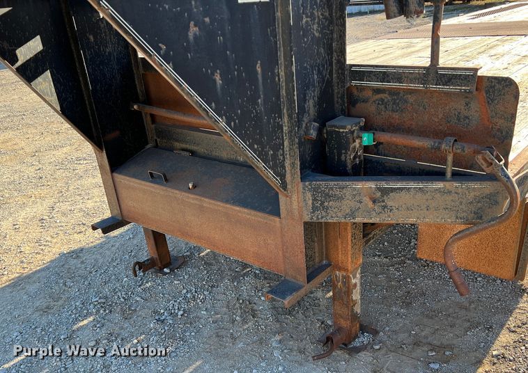 image for item DJ6578 2005 Apache  equipment trailer