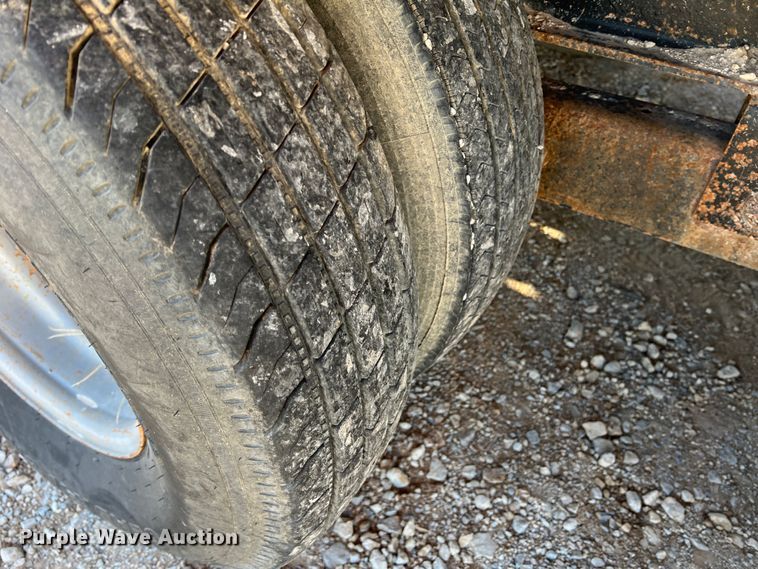 image for item DJ6578 2005 Apache  equipment trailer