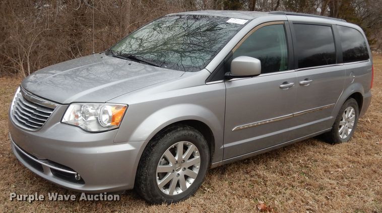 image for item DK7561 2014 Chrysler Town & Country  van