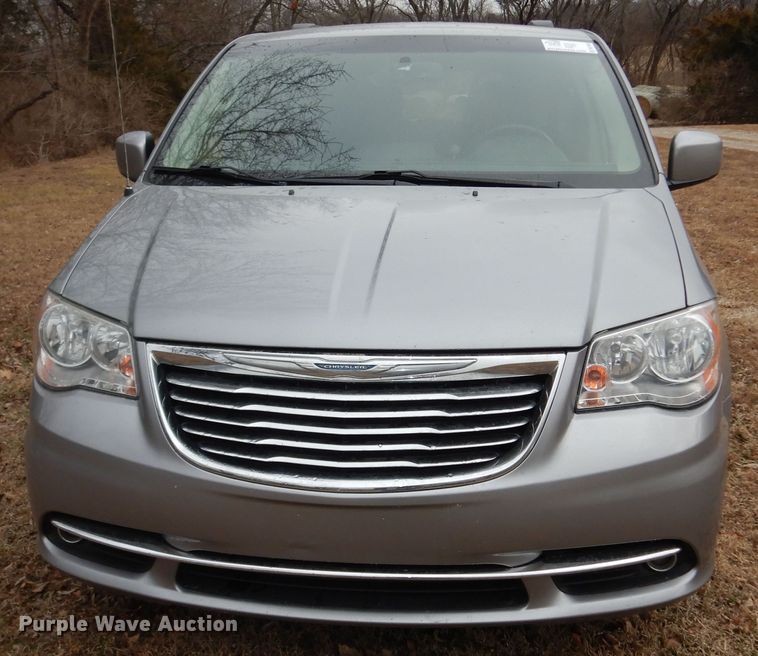 image for item DK7561 2014 Chrysler Town & Country  van