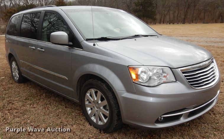 image for item DK7561 2014 Chrysler Town & Country  van