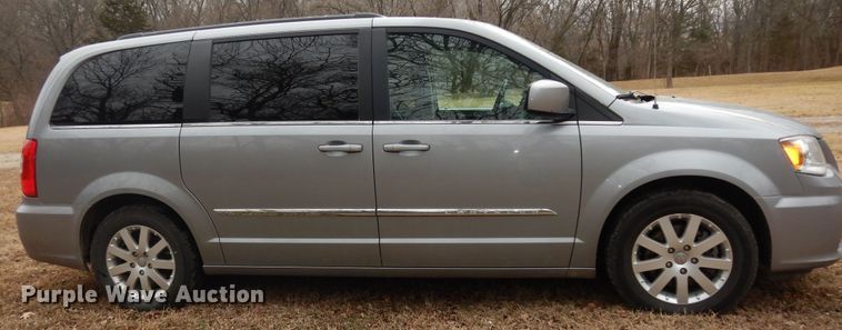 image for item DK7561 2014 Chrysler Town & Country  van