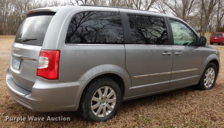 image for item DK7561 2014 Chrysler Town & Country  van