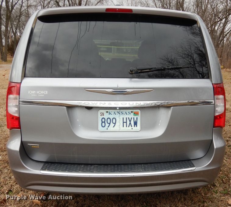 image for item DK7561 2014 Chrysler Town & Country  van