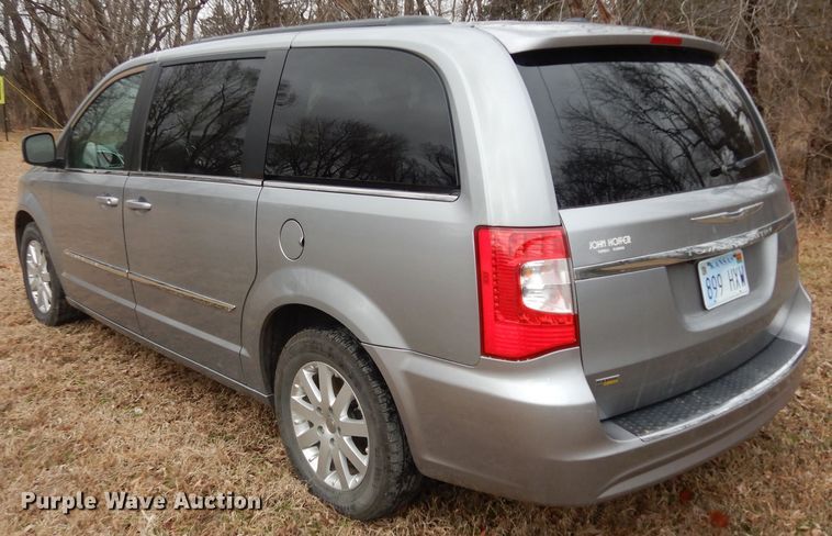 image for item DK7561 2014 Chrysler Town & Country  van