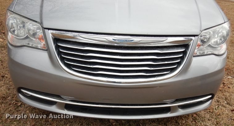 image for item DK7561 2014 Chrysler Town & Country  van