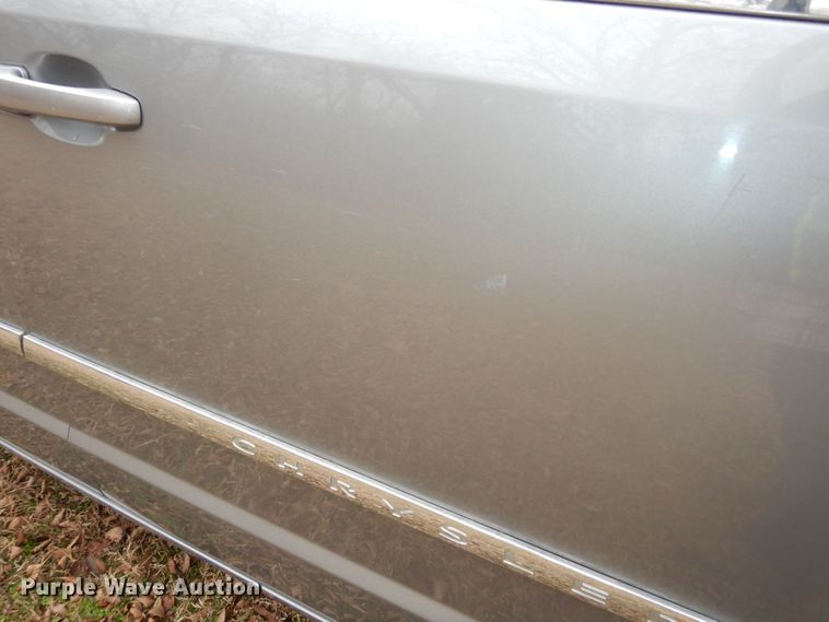 image for item DK7561 2014 Chrysler Town & Country  van