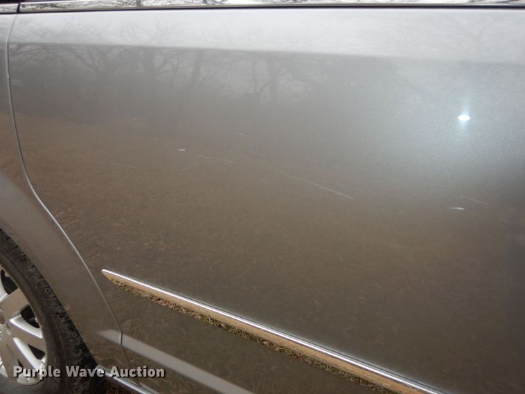 image for item DK7561 2014 Chrysler Town & Country  van