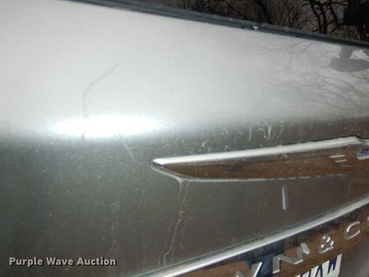 image for item DK7561 2014 Chrysler Town & Country  van