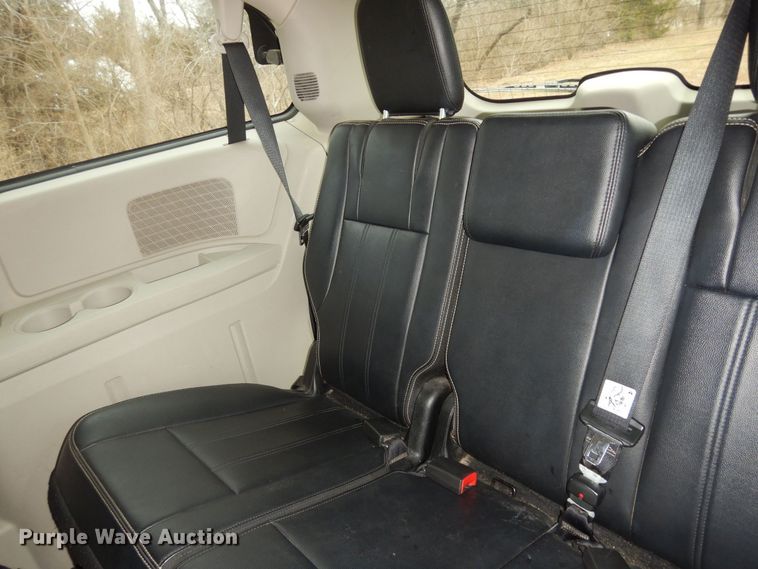 image for item DK7561 2014 Chrysler Town & Country  van