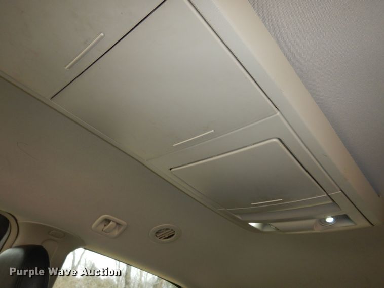 image for item DK7561 2014 Chrysler Town & Country  van