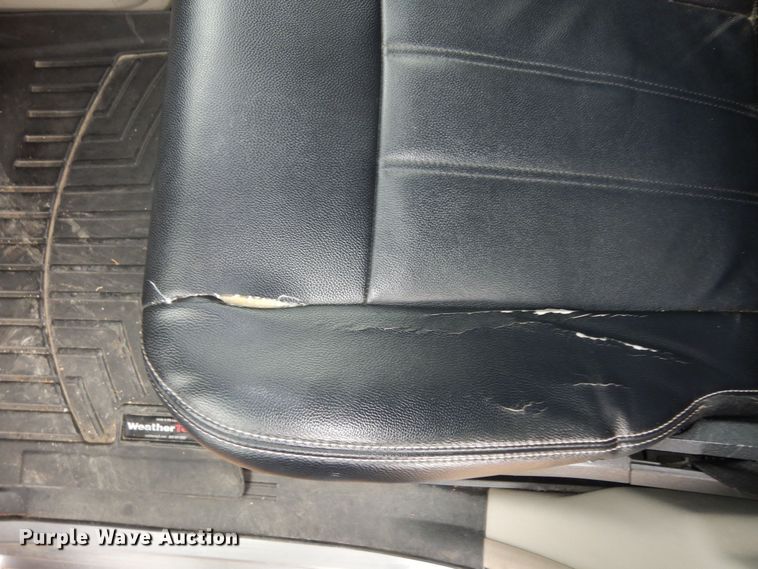 image for item DK7561 2014 Chrysler Town & Country  van