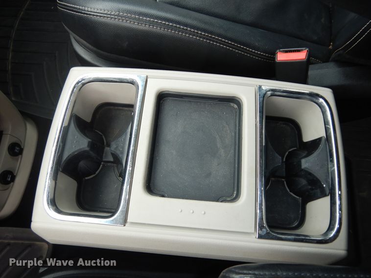 image for item DK7561 2014 Chrysler Town & Country  van