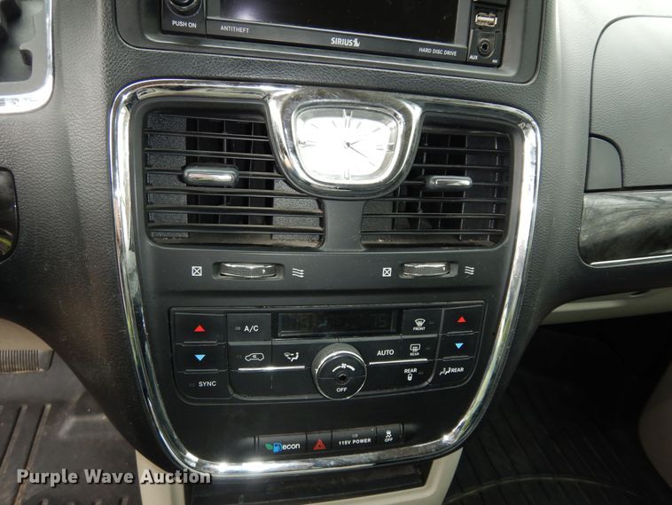 image for item DK7561 2014 Chrysler Town & Country  van