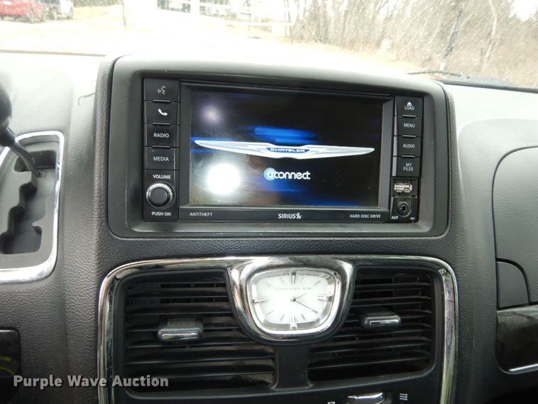 image for item DK7561 2014 Chrysler Town & Country  van