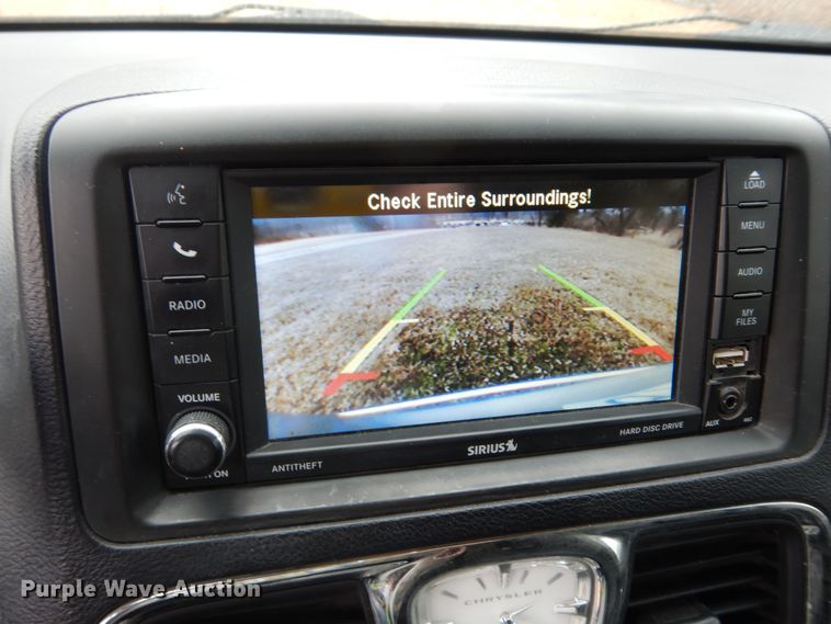 image for item DK7561 2014 Chrysler Town & Country  van