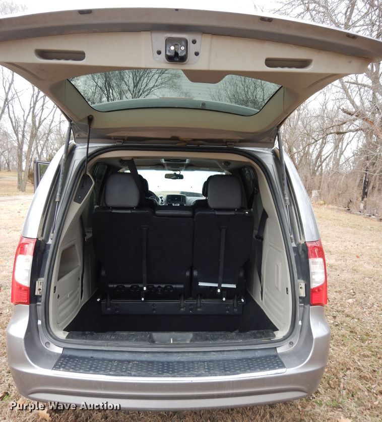 image for item DK7561 2014 Chrysler Town & Country  van