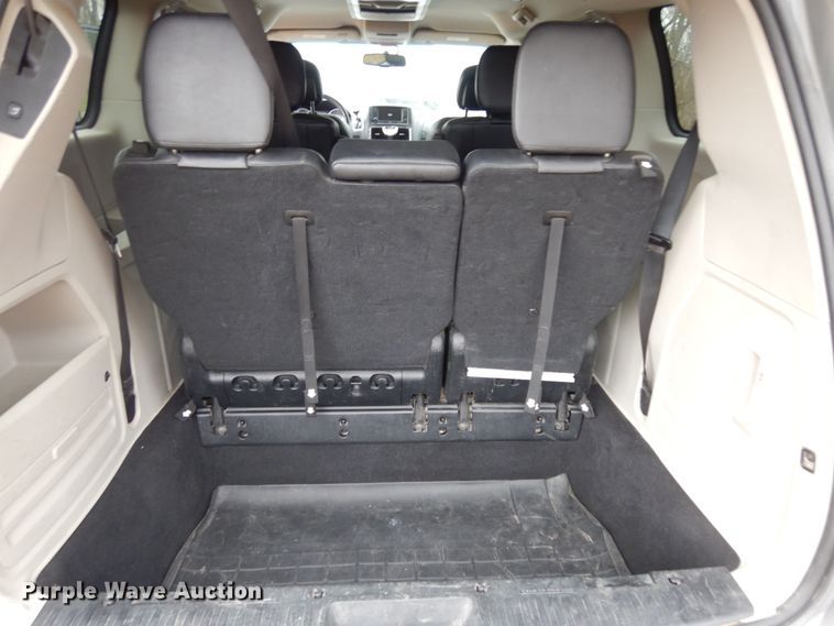 image for item DK7561 2014 Chrysler Town & Country  van