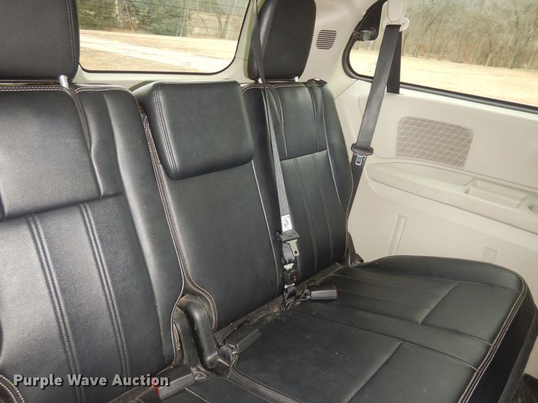 image for item DK7561 2014 Chrysler Town & Country  van