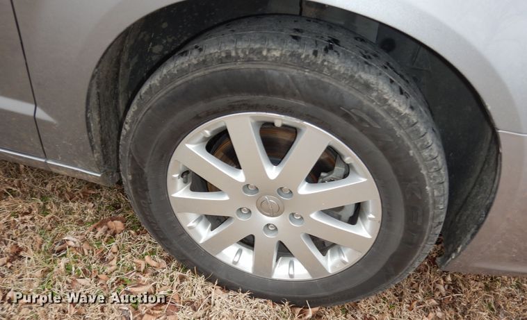 image for item DK7561 2014 Chrysler Town & Country  van