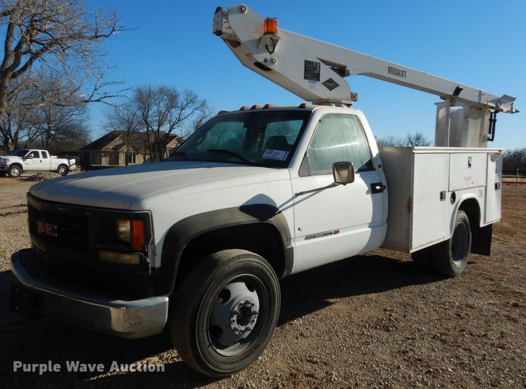 image for item DK7566 2000 GMC Sierra 3500HD  bucket truck