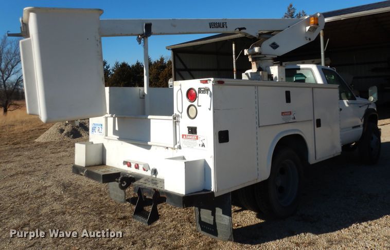 image for item DK7566 2000 GMC Sierra 3500HD  bucket truck