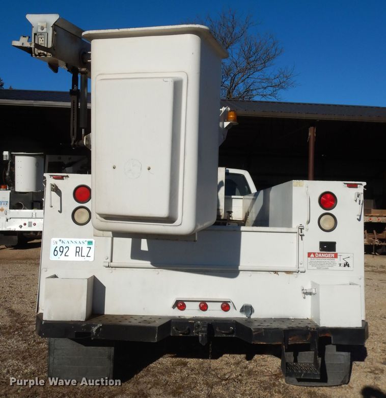image for item DK7566 2000 GMC Sierra 3500HD  bucket truck