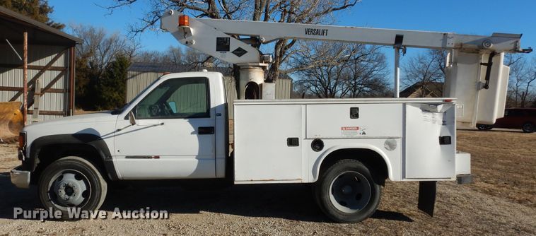 image for item DK7566 2000 GMC Sierra 3500HD  bucket truck