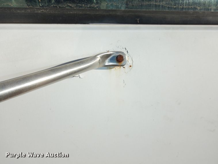 image for item DK7566 2000 GMC Sierra 3500HD  bucket truck