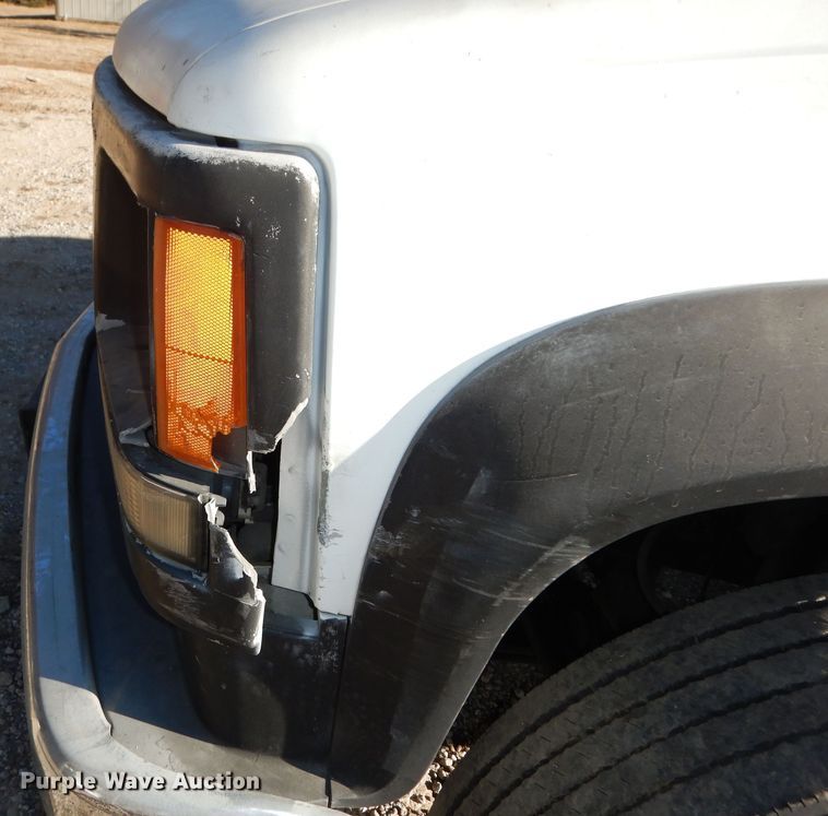 image for item DK7566 2000 GMC Sierra 3500HD  bucket truck