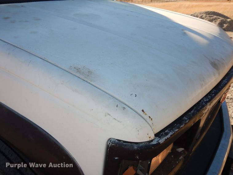 image for item DK7566 2000 GMC Sierra 3500HD  bucket truck