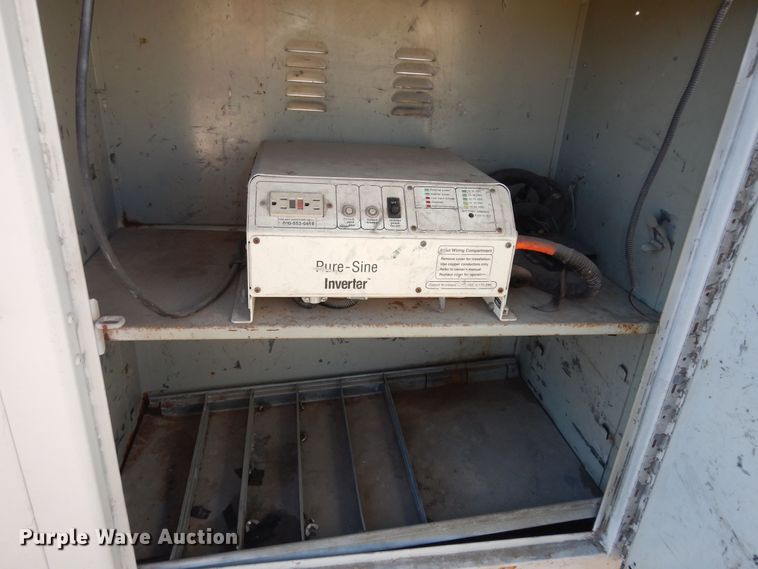 image for item DK7566 2000 GMC Sierra 3500HD  bucket truck