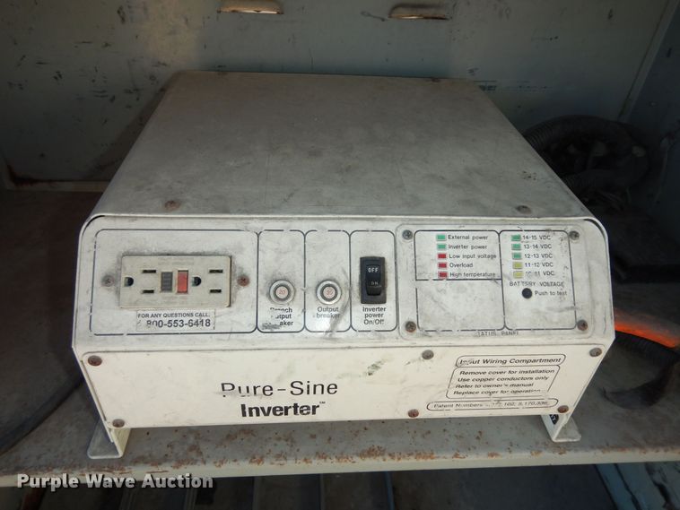 image for item DK7566 2000 GMC Sierra 3500HD  bucket truck