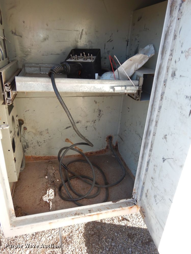 image for item DK7566 2000 GMC Sierra 3500HD  bucket truck