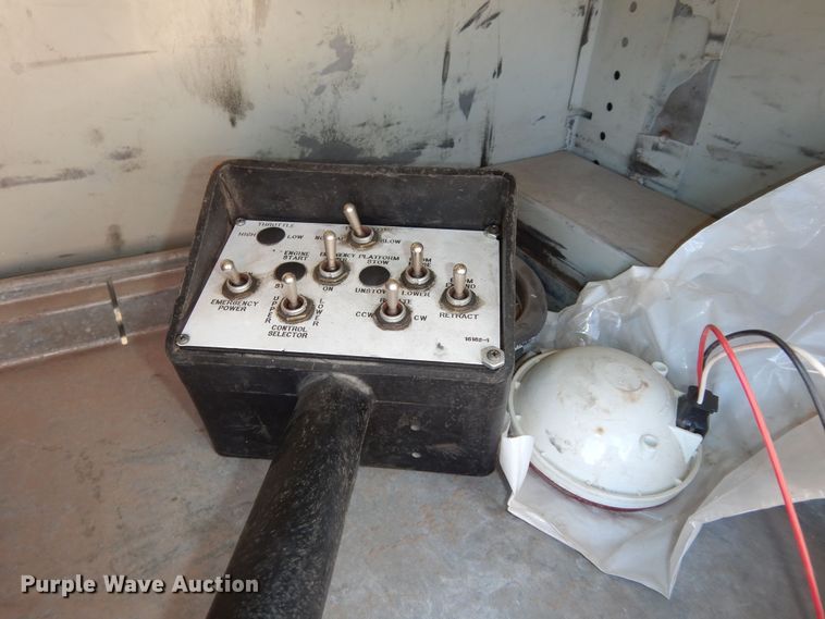 image for item DK7566 2000 GMC Sierra 3500HD  bucket truck