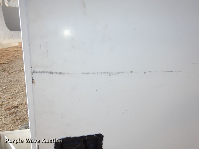 image for item DK7566 2000 GMC Sierra 3500HD  bucket truck