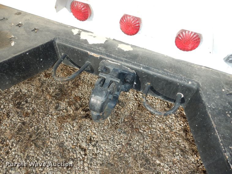 image for item DK7566 2000 GMC Sierra 3500HD  bucket truck