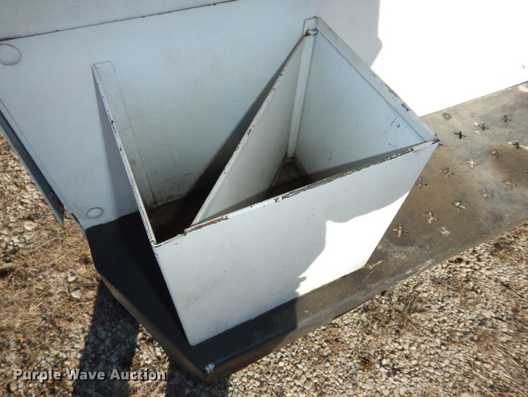 image for item DK7566 2000 GMC Sierra 3500HD  bucket truck