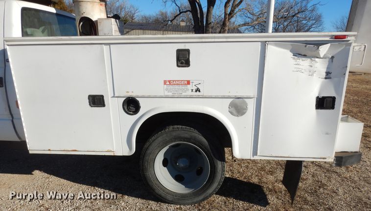 image for item DK7566 2000 GMC Sierra 3500HD  bucket truck