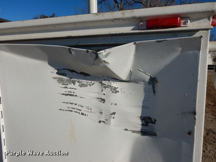 image for item DK7566 2000 GMC Sierra 3500HD  bucket truck