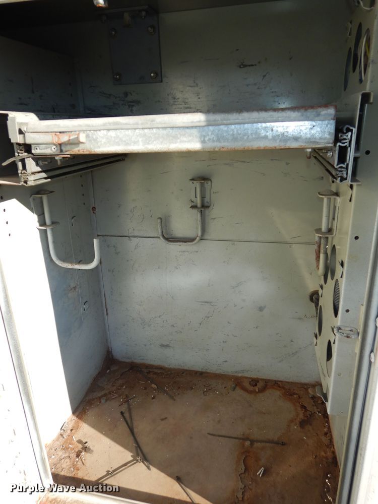 image for item DK7566 2000 GMC Sierra 3500HD  bucket truck