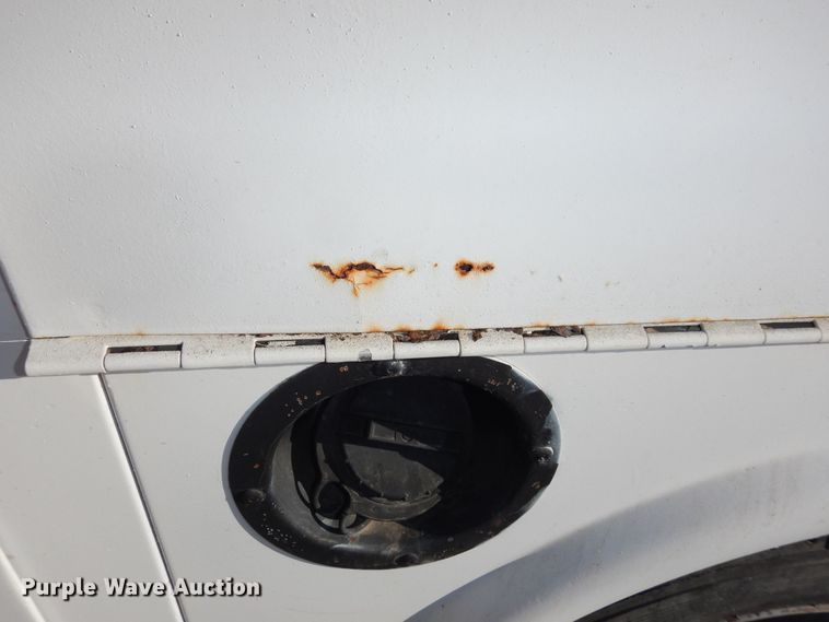 image for item DK7566 2000 GMC Sierra 3500HD  bucket truck