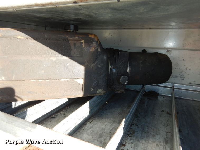 image for item DK7566 2000 GMC Sierra 3500HD  bucket truck