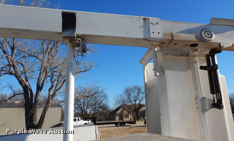 image for item DK7566 2000 GMC Sierra 3500HD  bucket truck