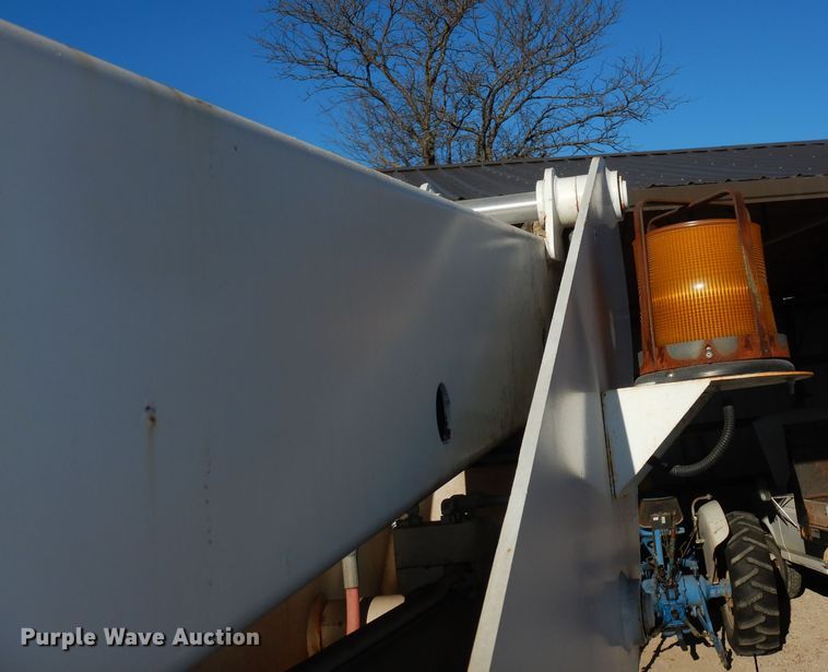 image for item DK7566 2000 GMC Sierra 3500HD  bucket truck