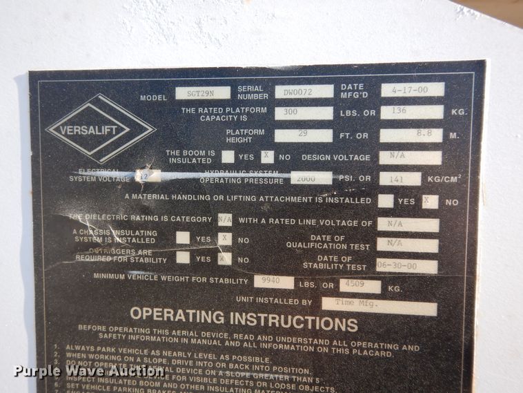 image for item DK7566 2000 GMC Sierra 3500HD  bucket truck