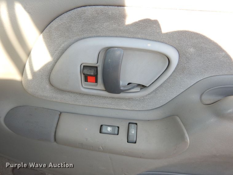 image for item DK7566 2000 GMC Sierra 3500HD  bucket truck