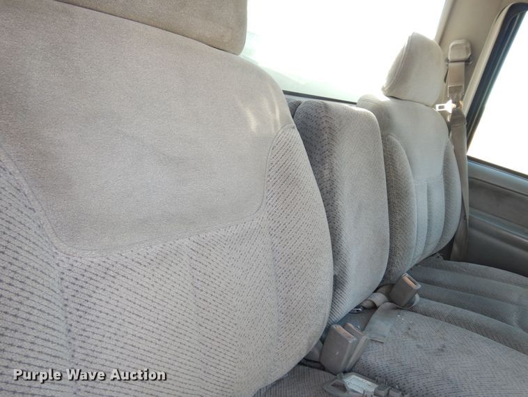 image for item DK7566 2000 GMC Sierra 3500HD  bucket truck