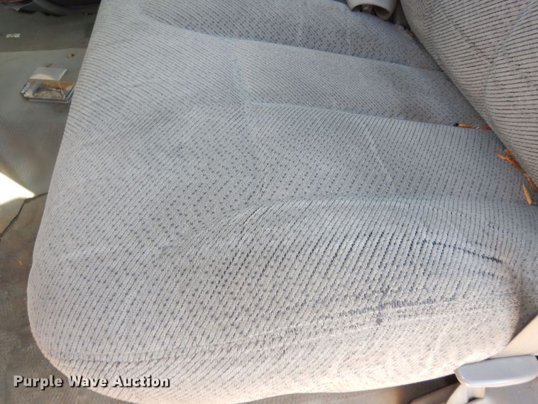 image for item DK7566 2000 GMC Sierra 3500HD  bucket truck