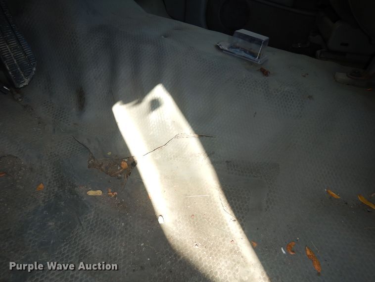 image for item DK7566 2000 GMC Sierra 3500HD  bucket truck